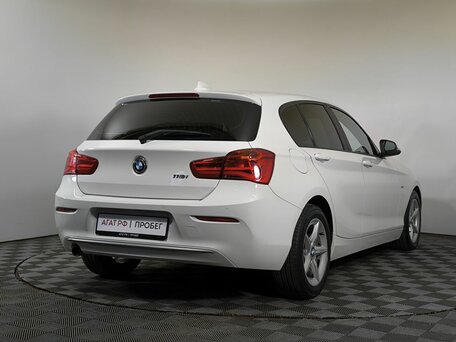 2015 BMW 1 серии 118i II (F20/F21) Рестайлинг, белый, 1515000 рублей, вид 4