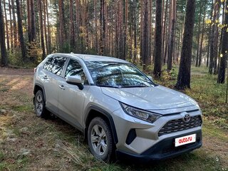 2019 Toyota RAV4 V (XA50), серебристый, 2700000 рублей, вид 1