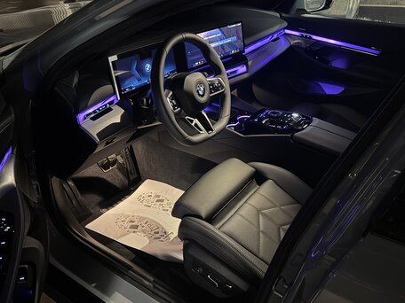 2025 BMW 5 серии 523d xDrive VIII (G60/G61/G68), серый, 8950000 рублей, вид 2