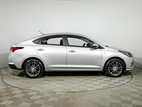 2021 Hyundai Solaris II Рестайлинг, серый, 1569700 рублей, вид 4