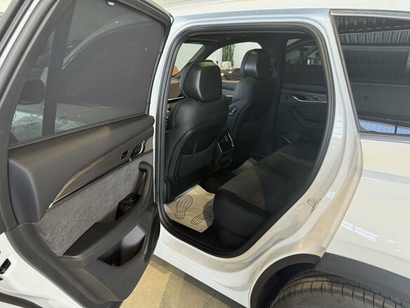2026 Geely Monjaro I Рестайлинг, белый, 4954990 рублей - вид 17