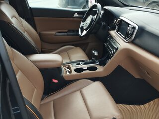 2018 Kia Sportage IV Рестайлинг, чёрный, 2250000 рублей, вид 4