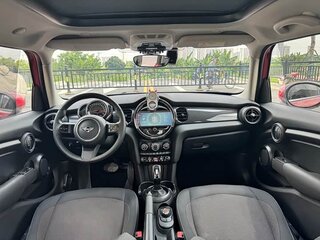 2022 Mini Hatch One III (F55/F56) Рестайлинг 2, пурпурный, 1620000 рублей, вид 4