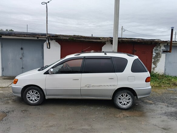 1997 Toyota Ipsum I (M10), белый, 350000 рублей - вид 5
