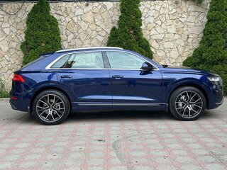 2018 Audi Q8 55 TFSI I (4M), синий, 3900000 рублей, вид 3