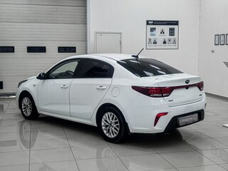 2018 Kia Rio IV, белый, 1399990 рублей, вид 2