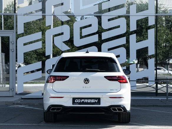 2024 Volkswagen Golf VIII, белый - вид 3