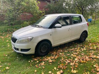 2011 Skoda Fabia II Рестайлинг, белый, 305000 рублей, вид 1