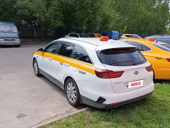 2020 Kia Ceed III, белый - вид 2
