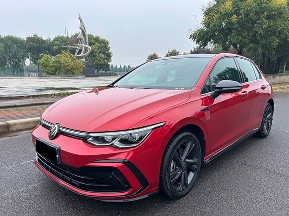 2023 Volkswagen Golf VIII, красный, 2200000 рублей
