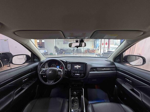 2022 Mitsubishi Outlander III Рестайлинг 3, белый, 1800000 рублей - вид 12