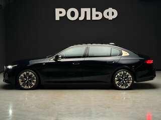 2024 BMW 5 серии Long 530Li VIII (G60/G61/G68), чёрный, 9990000 рублей, вид 3