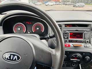 2011 Kia Rio II Рестайлинг, белый, 550000 рублей, вид 5