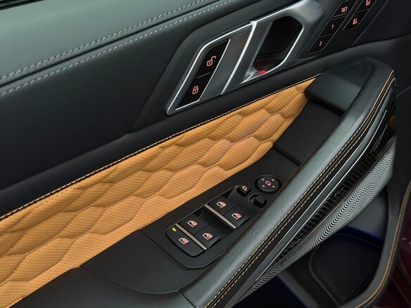 2020 BMW X6 M Competition III (F96), фиолетовый, 9600000 рублей - вид 9