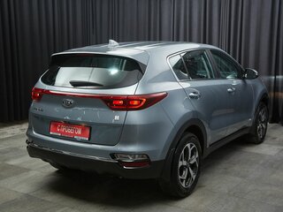 2020 Kia Sportage IV Рестайлинг, серебристый, 1997000 рублей, вид 4