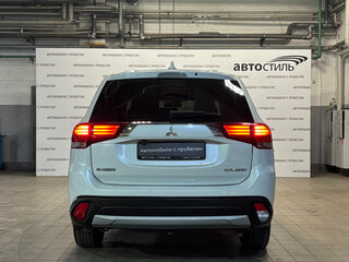 2017 Mitsubishi Outlander III Рестайлинг 2, белый, 1399000 рублей, вид 4