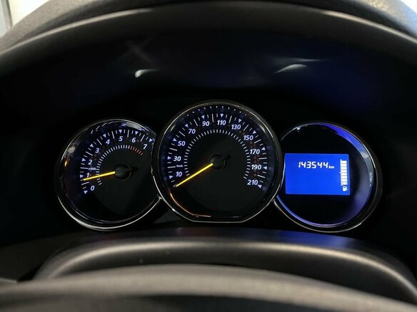 2015 Renault Sandero Stepway II, серебристый, 860000 рублей - вид 10