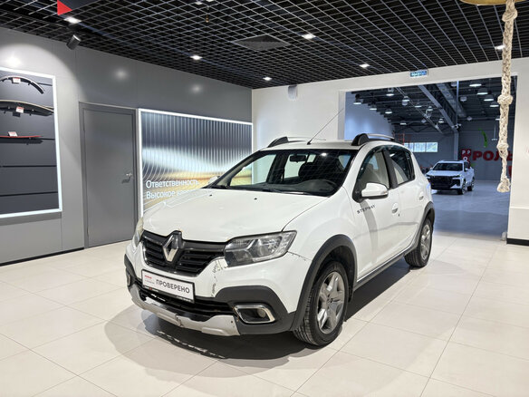 2020 Renault Sandero Stepway II Рестайлинг, белый, 668000 рублей