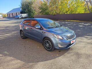 2013 Kia Rio 5-speed III, голубой, 680000 рублей, вид 3