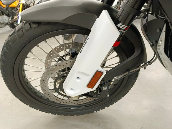 2023 Husqvarna Norden 901, серый, 1490000 рублей - вид 6