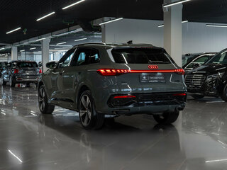 2026 Audi Q5 L III (GU), зелёный, 7500000 рублей, вид 5