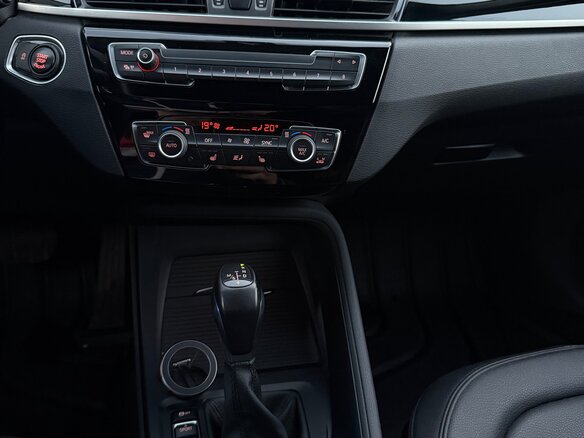 2017 BMW X1 20i xDrive II (F48), белый, 2740000 рублей - вид 14