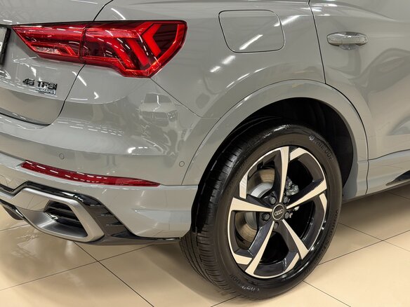 2026 Audi Q3 45 TFSI II (F3), серый, 5199000 рублей - вид 13