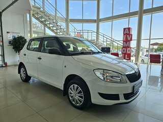 2013 Skoda Fabia II Рестайлинг, белый, 795000 рублей, вид 4
