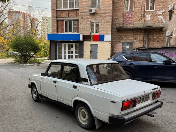 2000 Lada (ВАЗ) 2105, белый, 98000 рублей - вид 2