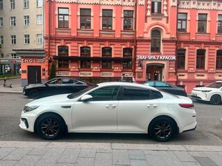 2018 Kia Optima IV Рестайлинг, белый, 1520000 рублей, вид 2