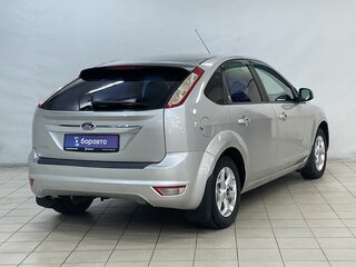 2009 Ford Focus II Рестайлинг, серебристый, 650000 рублей, вид 4