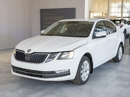 2019 Skoda Octavia III (A7) Рестайлинг, белый, 2240000 рублей, вид 3