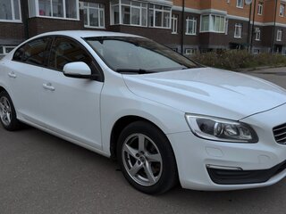2015 Volvo S60 II Рестайлинг, белый, 1490000 рублей, вид 4