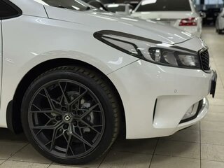 2018 Kia Cerato III Рестайлинг (Classic), белый, 1050000 рублей, вид 4