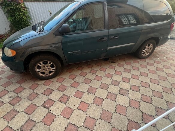 2003 Dodge Caravan IV, серый - вид 3