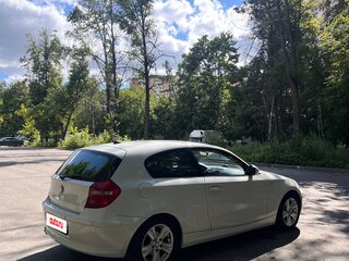 2011 BMW 1 серии 116i I (E81/E82/E87/E88) Рестайлинг, белый, 590000 рублей, вид 3