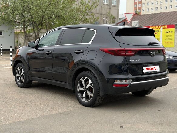 2019 Kia Sportage IV Рестайлинг, чёрный, 1790000 рублей - вид 4