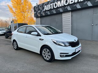 2016 Kia Rio III Рестайлинг, белый, 1098544 рублей, вид 3