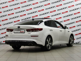2020 Kia Optima IV Рестайлинг, белый, 1695950 рублей, вид 3
