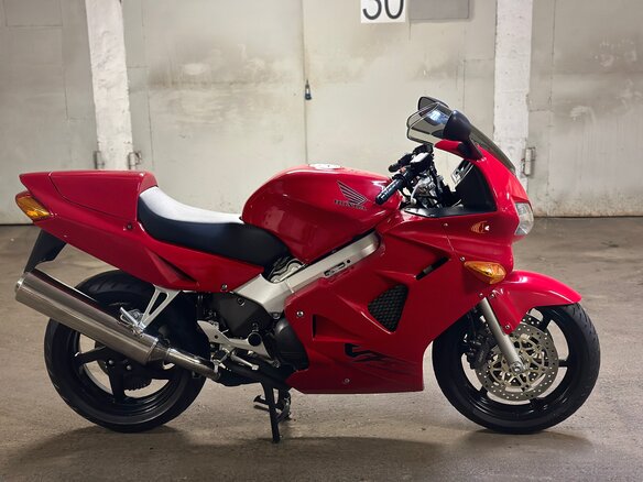 1999 Honda VFR 800, красный, 450000 рублей