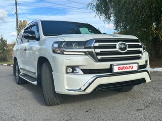 2017 Toyota Land Cruiser 200 Series Рестайлинг 2, белый, 5999000 рублей, вид 2