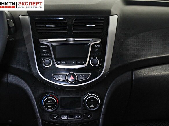 2015 Hyundai Solaris I Рестайлинг, белый, 985000 рублей - вид 13