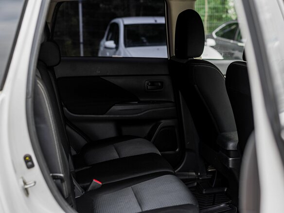 2017 Mitsubishi Outlander III Рестайлинг 2, белый - вид 11