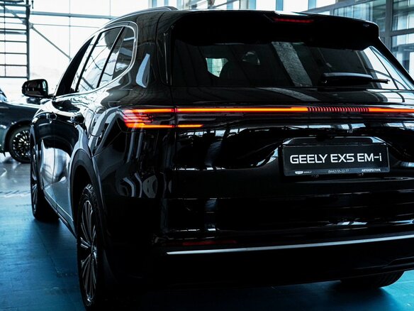 2026 Geely EX5 Гибрид EM-R, чёрный, 3829990 рублей - вид 18