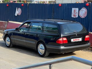 1999 Mercedes-Benz E-Класс 240 II (W210, S210), чёрный, 500000 рублей, вид 3