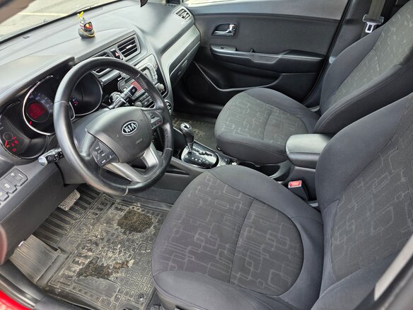 2011 Kia Rio 4-speed III, красный, 800000 рублей - вид 8