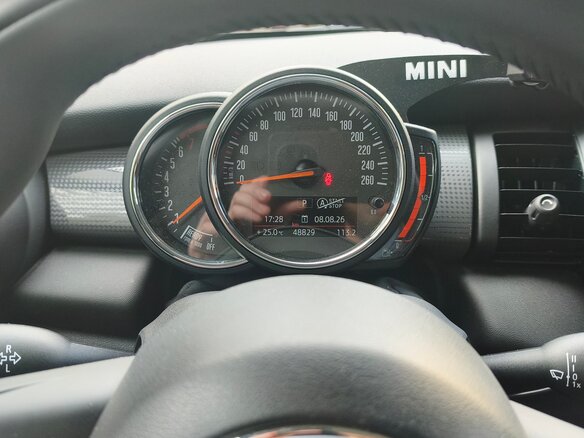 2020 Mini Hatch Cooper III (F55/F56) Рестайлинг, чёрный - вид 17