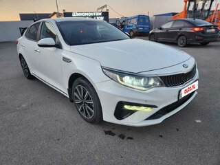 2018 Kia Optima IV Рестайлинг, белый, 1530000 рублей, вид 3