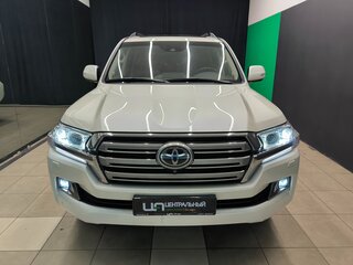 2019 Toyota Land Cruiser 200 Series Рестайлинг 2, белый, 6890000 рублей, вид 2