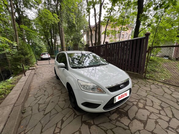 2011 Ford Focus II Рестайлинг, белый, 490000 рублей - вид 3